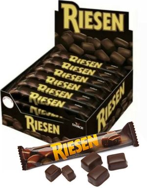 24 stk Riesen Chocolate Chew Sticks - Æske med Chokolade-toffee Stænger Dækket med Mørk Chokolade 1080 gram