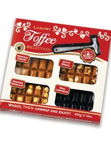 Walkers Toffee Selection - Gavepakke med Fire Forskellige Karameller og Metalhammer