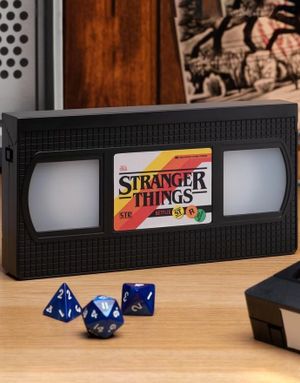 Licenseret Stranger Things LED VHS Kassettelampe 18,7 cm