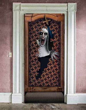 Monsternonne i Skriftestol - Dørdekorasjon 80x180 cm