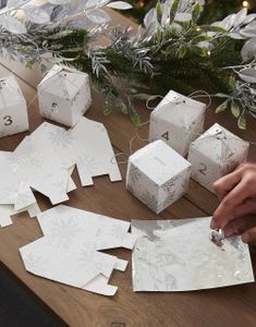 24 stk Snefnug adventsæsker / Julekalender med Sølvtråd og Stickers