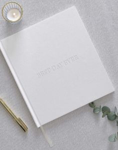 Hvitt Fotoalbum med "Best Day Ever" i Preget Tekst - 32 Sider 21,5 cm - Modern Luxe