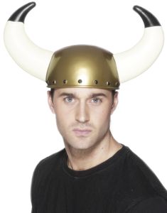 Guldfarvet Vikingehjelm med Store Horn