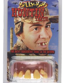 Billy-Bob Hillbilly Tandprotese med Fikserings Plastik