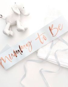 Hvitt Ordensbånd med Rose Gullfarget Mommy to Be Tekst - Twinkle Twinkle