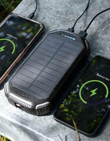 Trådløs Solcelledrevet Powerbank med 20.000 mAh Kapacitet