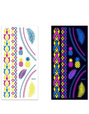 Ark med Fluorescerende Blader, Ananas, Lenker og Andre Tatoveringer (UV Fake Tattoo)
