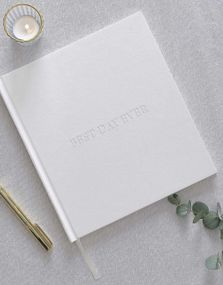 Hvitt Fotoalbum med "Best Day Ever" i Preget Tekst - 32 Sider 21,5 cm - Modern Luxe