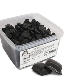 1780444800_62 Kg Mormor Lisas Violkonfekt - Æske med Lakridspraliner