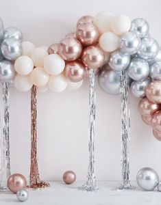 Ballonbuesæt med Kromatiske og Hvide Balloner