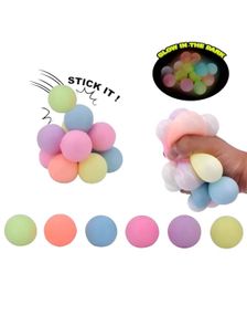 6 stk Squeeze and Stick Baller - Glow in the Dark
