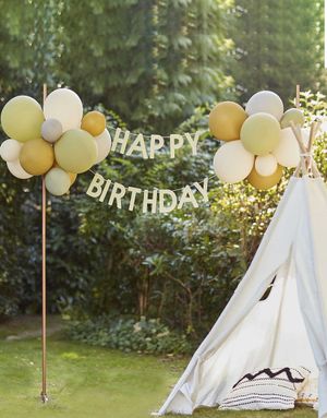 Happy Birthday Banner med Ballonger - Let's Go Wild!