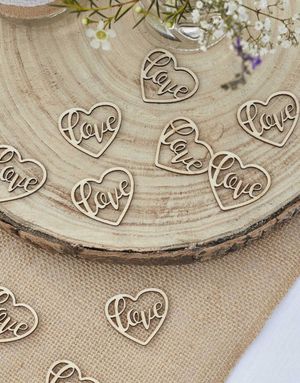 24 stk Hjerter i Tre med Utskjeringer "love" - Bordkonfetti