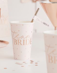8 STORE Gullfolierte Rosa Team Bride Papirkopper - Blush Hen