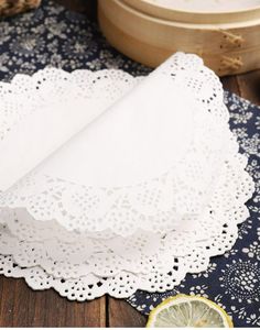 125 stk Runde Blondemønstrede Kageservietter/Underlag i Papir 11,5 cm