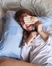 Boyfriend Pillow - Pute Formet som en Halv Overkropp med Arm