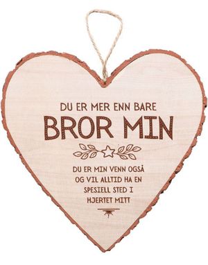 "Du Er Mer Enn Bare Broren Min" Hjerteformet Skilt i Tre 15x15 cm