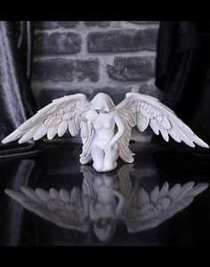 Angel's Offering - Knelende Engelfigur 38 cm